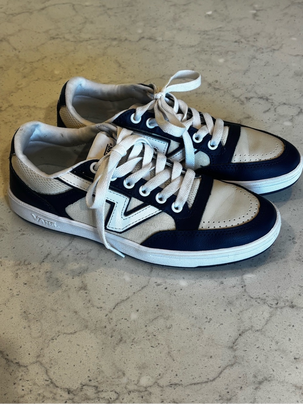 VANS Low-Top Sneakers